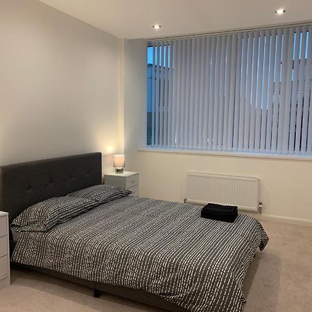 Modern 2 Bed 2 Bath Apartment In Central Croydon! Exterior photo